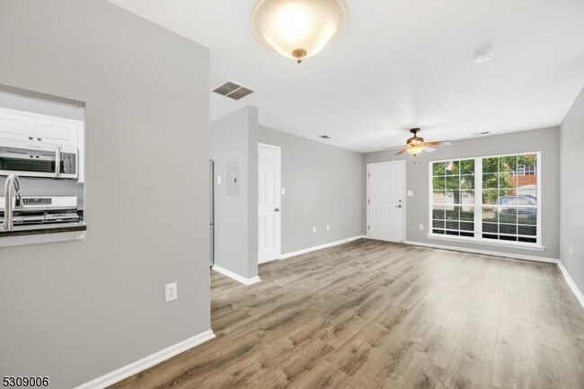 Building Photo - 1137 Stafford St