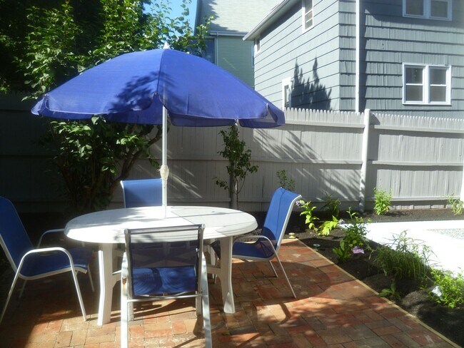 Building Photo - Brighton 2 Bed 2 Bath Available Now