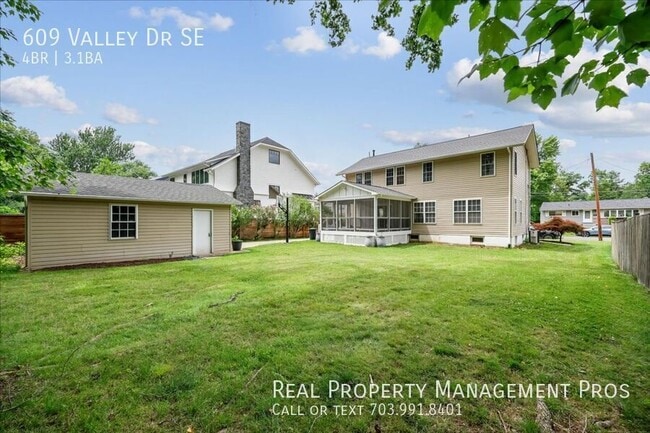 Foto del edificio - 609 Valley Dr SE