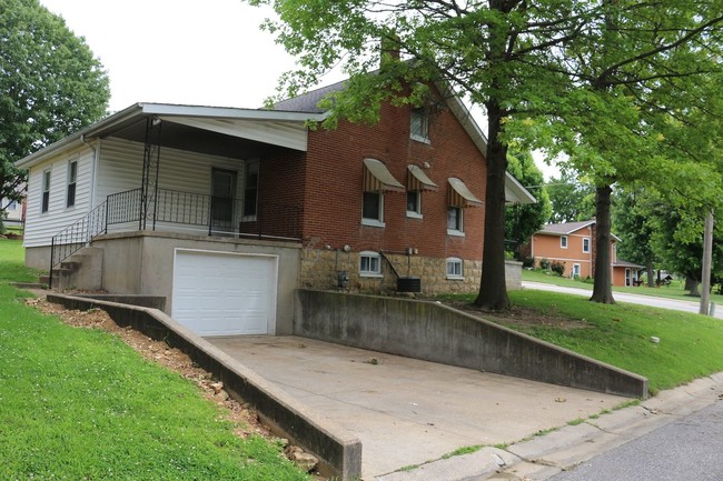 Building Photo - 3 br, 1.5 bath House - 515 High Street