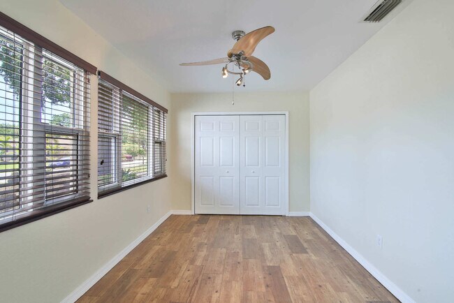 Building Photo - 2707 Sydelle St