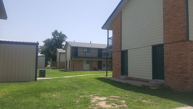 Building Photo - Cedar Crest Apartments