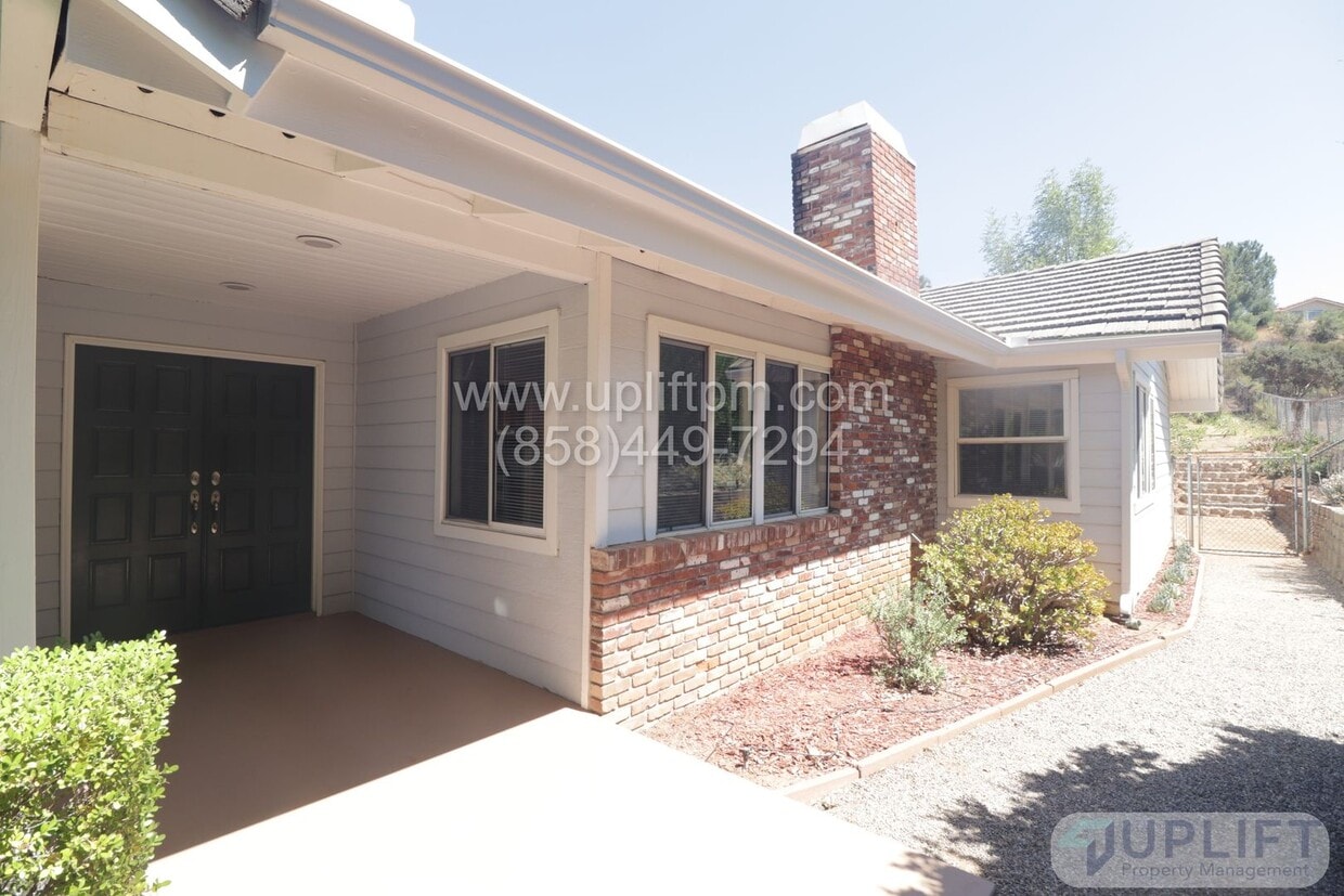 Primary Photo - 3 Bedroom 2 Bathroom in Country Estates
