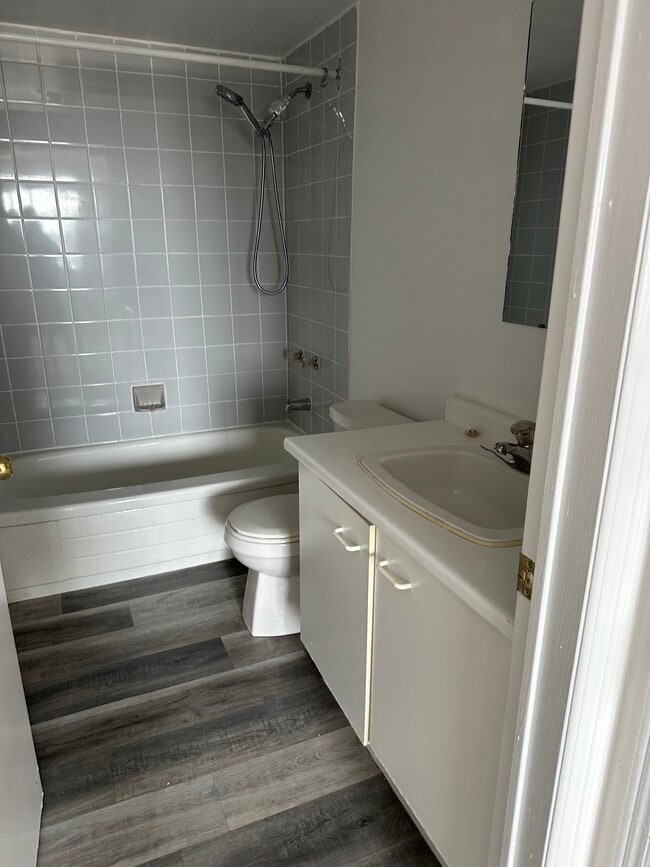 Photo du bâtiment - 130 Bell Farm Rd