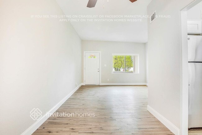 Foto del edificio - 6226 Dahlia Dr