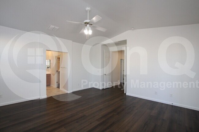 Foto del edificio - 1618 E Grove St