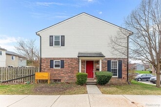 Building Photo - 3374 Burbank Dr