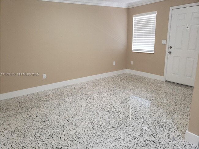 Foto del edificio - 2725 SW 25th St