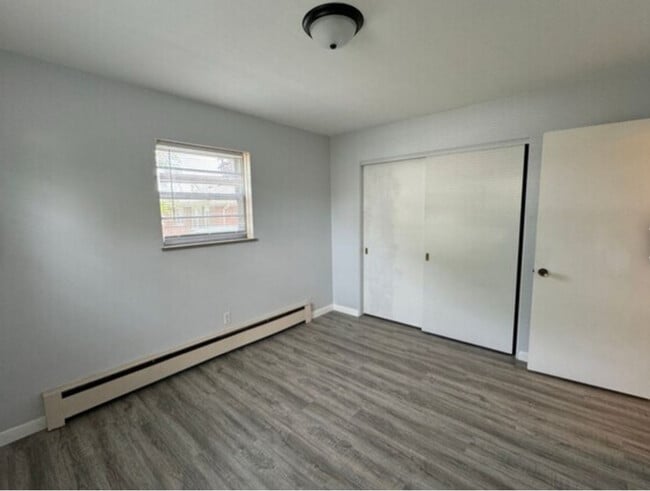 Building Photo - 2301 W Lawrence Ave