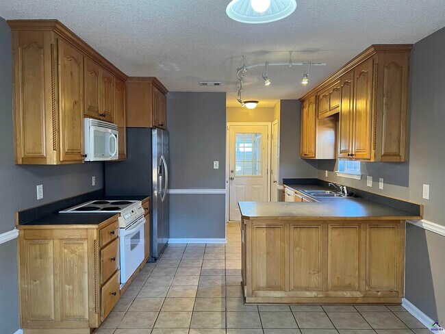 Foto del edificio - 116 Larkspur Ln