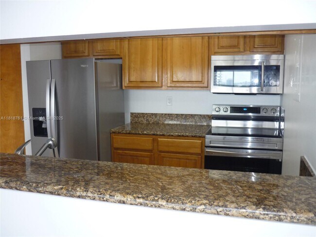 Foto del edificio - 7601 E Treasure Dr