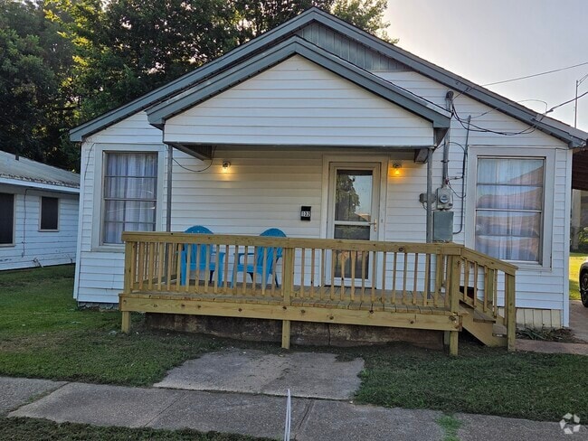 Building Photo - 132 Westerfield St