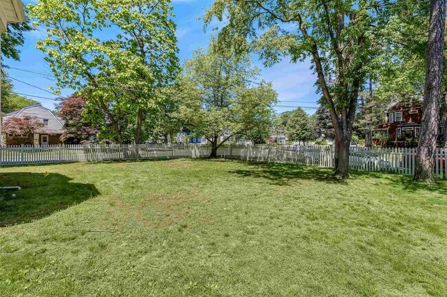 Foto del edificio - 204 West End Pl