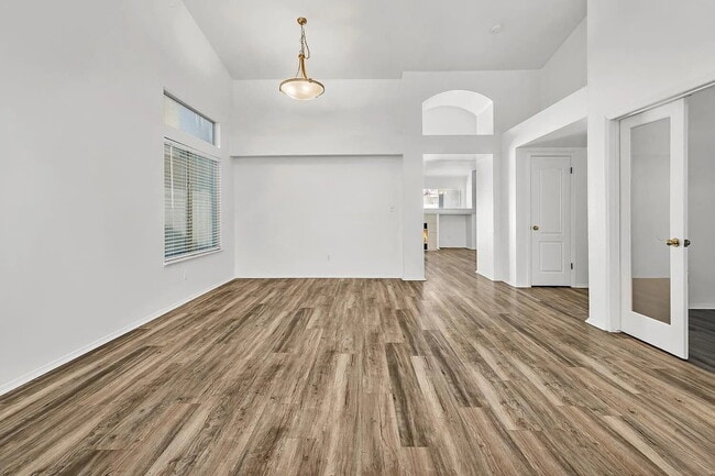 Building Photo - Spacious 4 Bedroom, 2 Bathroom Home!