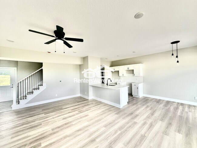 Foto del edificio - 7000 Lake Hill Dr