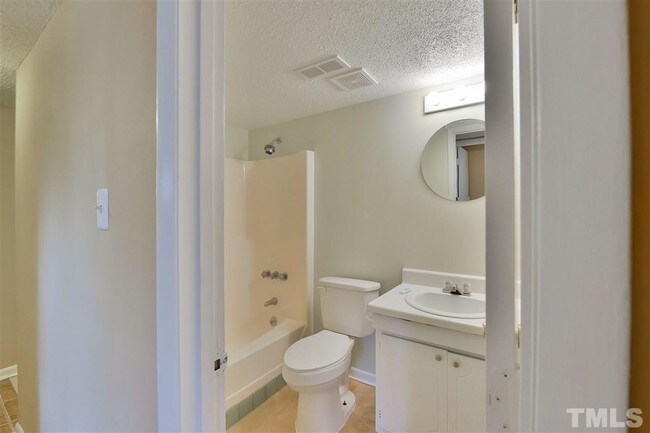 Building Photo - 641 Pine Ridge Pl
