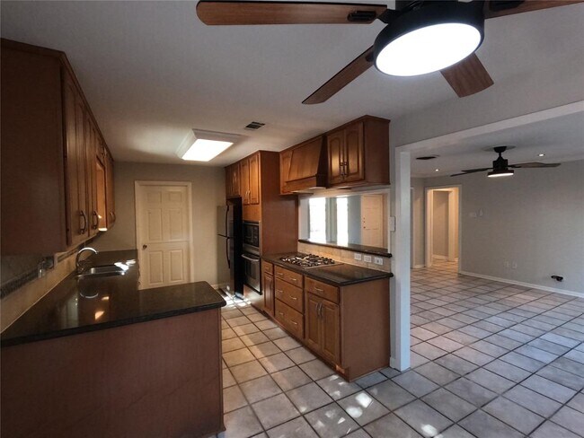 Foto del edificio - 9307 Meadowcroft Dr