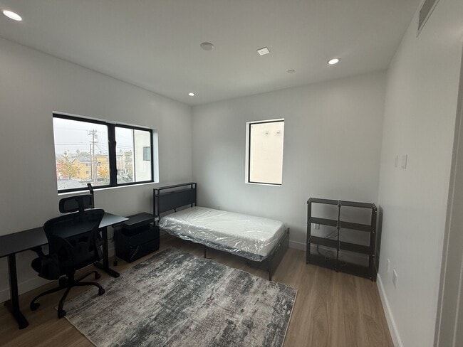 Foto del edificio - 1200 W 37th Dr