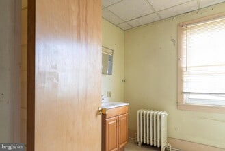 Building Photo - 493 W Saylor St