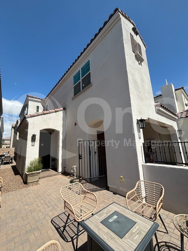 Building Photo - 272 E Markwood Dr