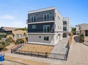 Building Photo - 4511 Rosewood Ave Building Photo - 4511 Rosewood Ave