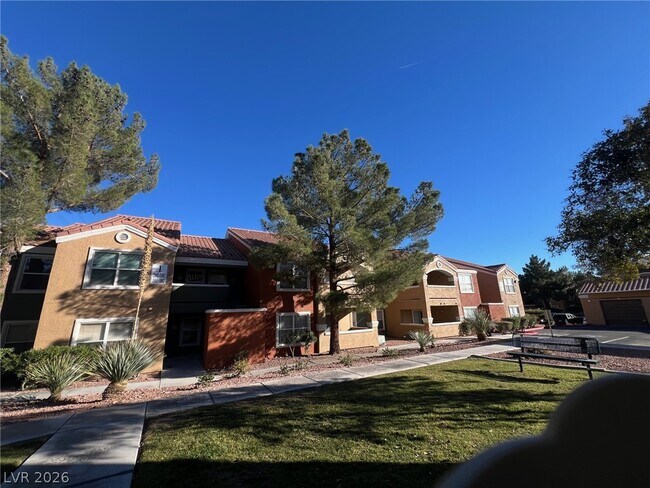 Building Photo - 8101 W Flamingo Rd