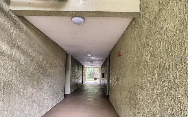 Foto del edificio - 725 Crest Pines Dr