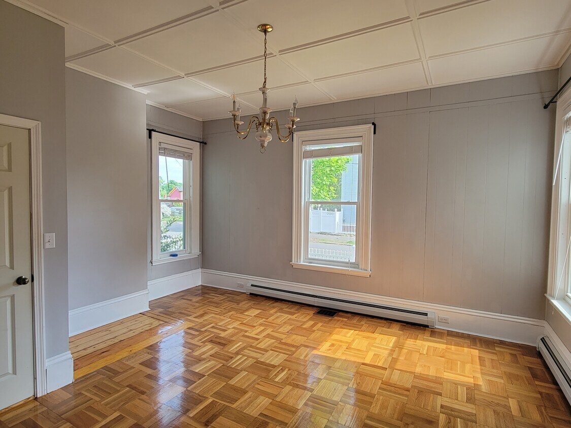 Primary Photo - 22 Linden St