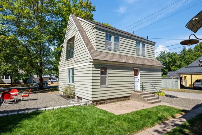 Building Photo - 208 N 8th St