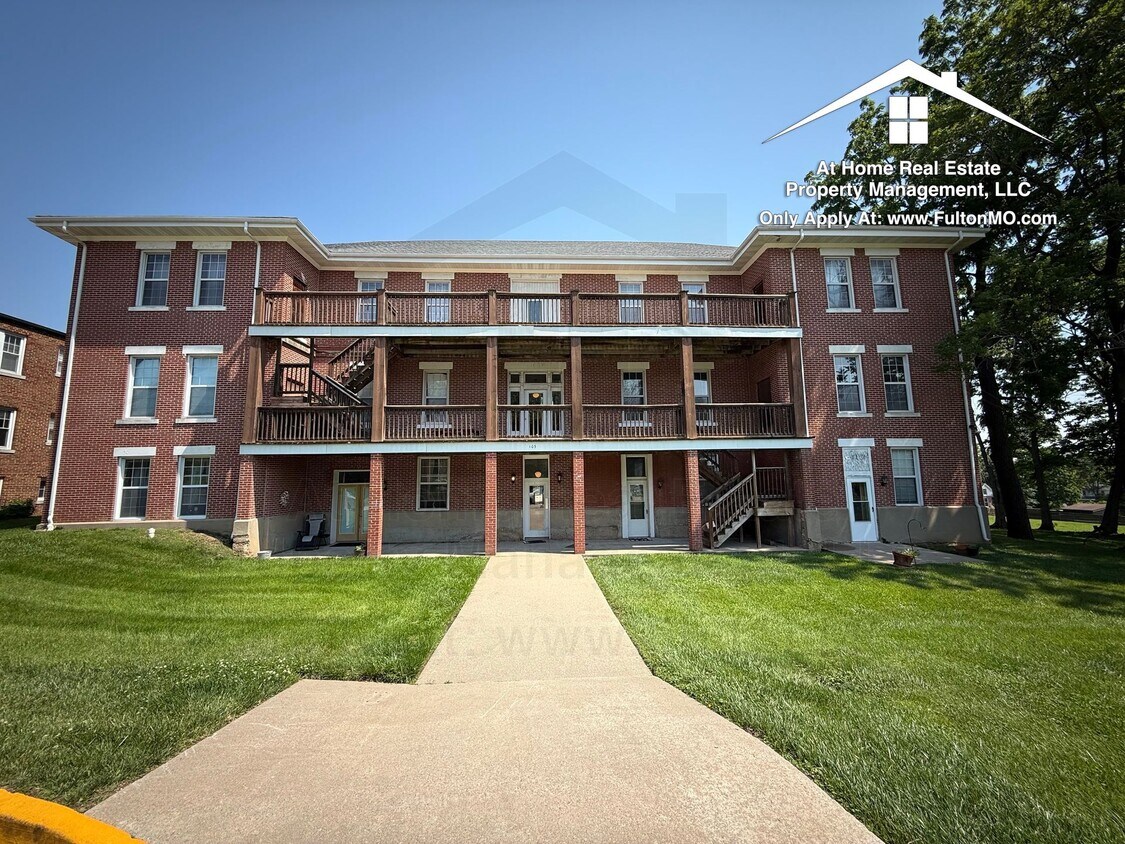 Foto principal - 103 E 10th St