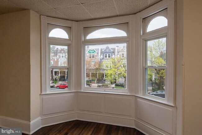 Building Photo - 344 College Ave