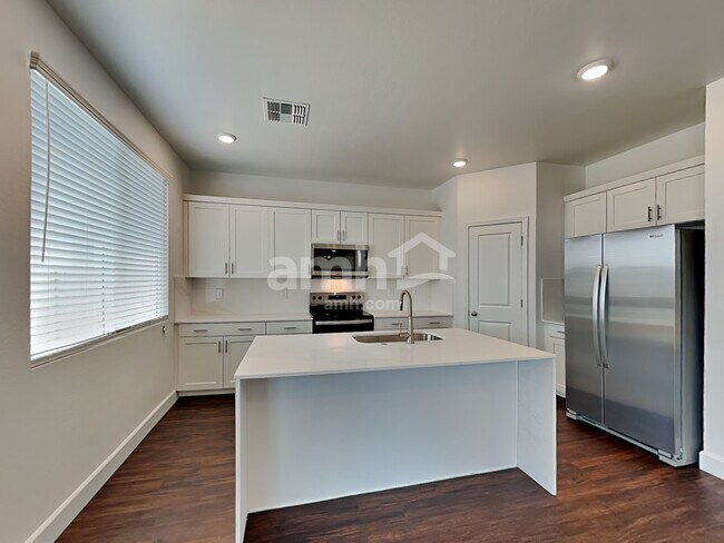 Building Photo - 17141 W Lawrence Ln
