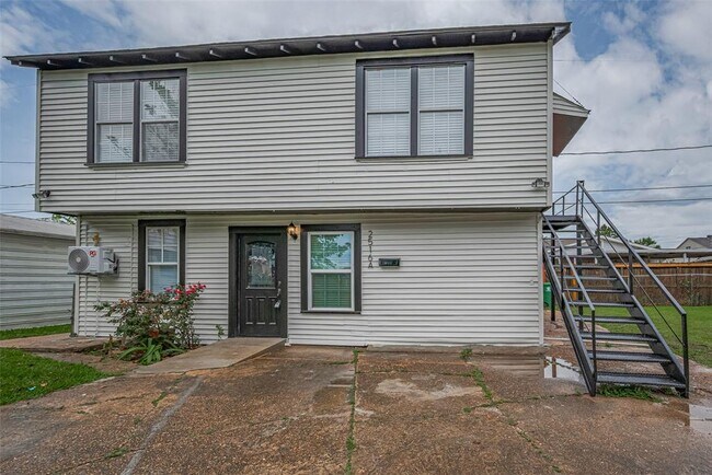 Building Photo - 2516 Craigmont St