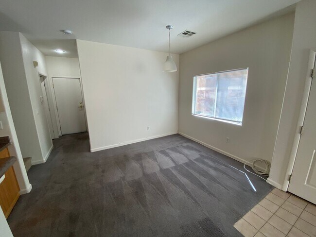 Building Photo - 87 Stock Option St