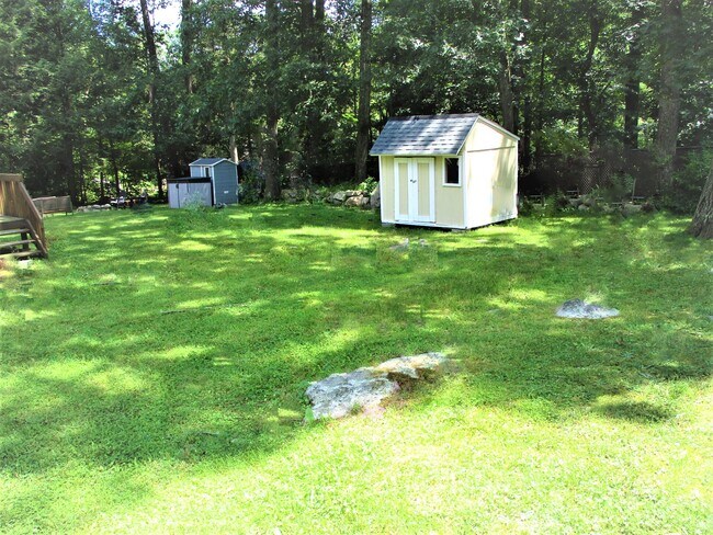 Patio trasero/cobertizo - 8 Jennings Rd