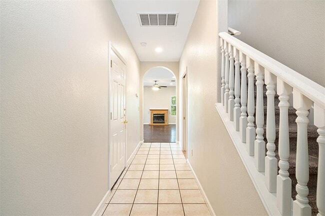 Building Photo - 1005 Canyon Edge Dr