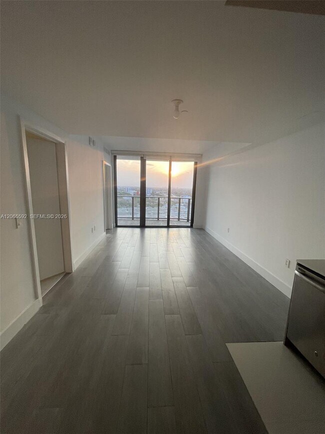 Foto del edificio - 121 NE 34th St