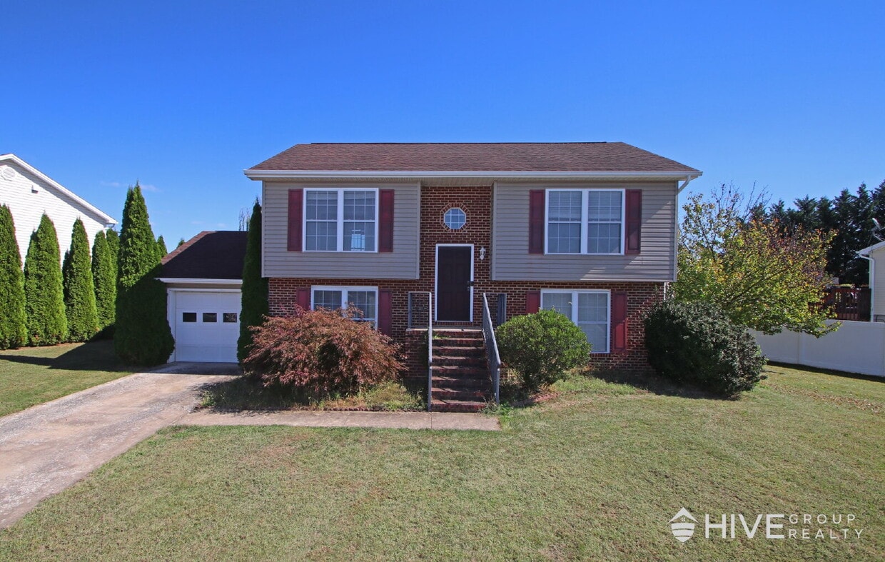 Single-Family Home in Thomas Harrison Midd... - Single-Family Home in Thomas Harrison Midd...