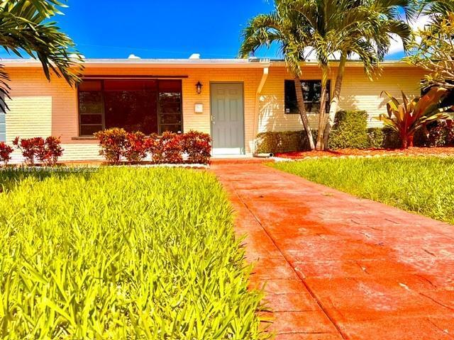 Primary Photo - 10881 N Snapper Creek Dr