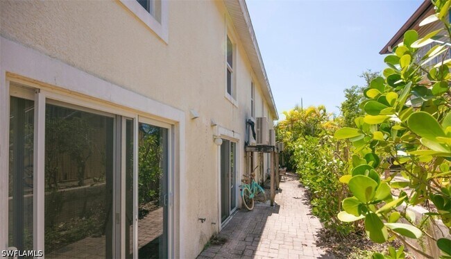 Foto del edificio - 1555 Blue Point Ave