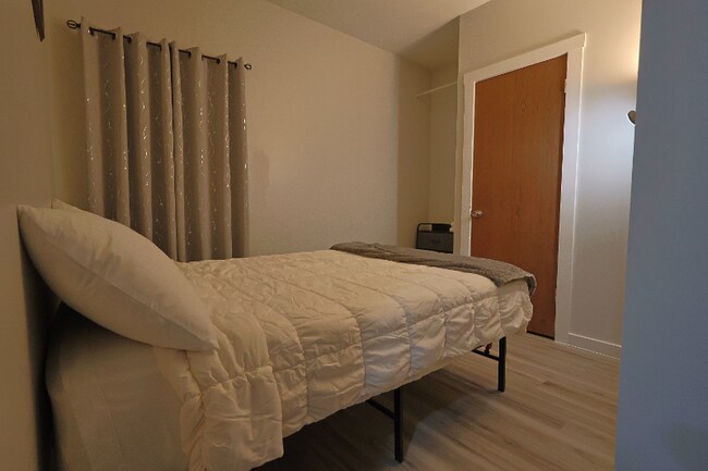 Building Photo - 2 Cambridge Lane