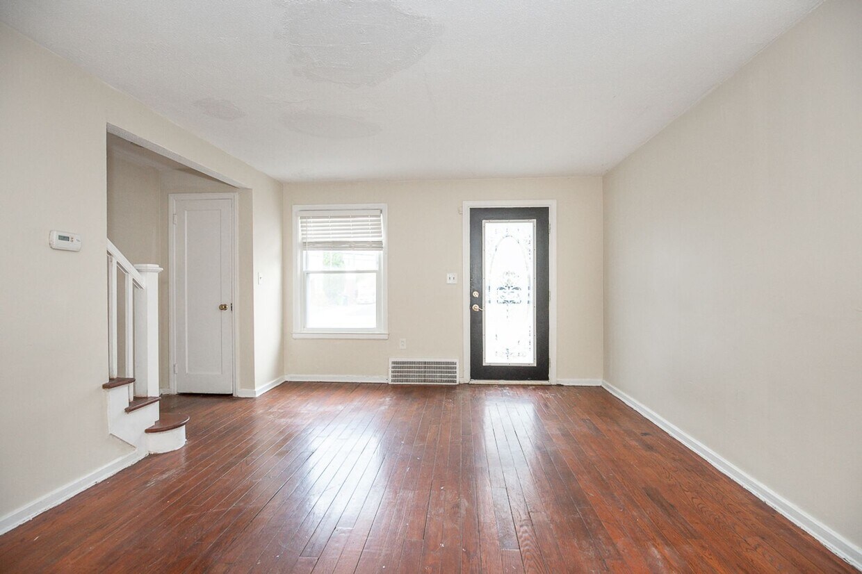 Foto principal - 2 BED 1 BATH BEAUTIFUL SINGLE FAMILY HOME