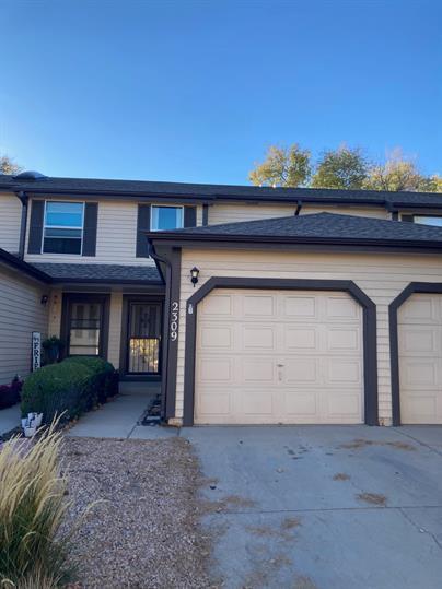 Foto principal - 2309 Lexington Village Ln