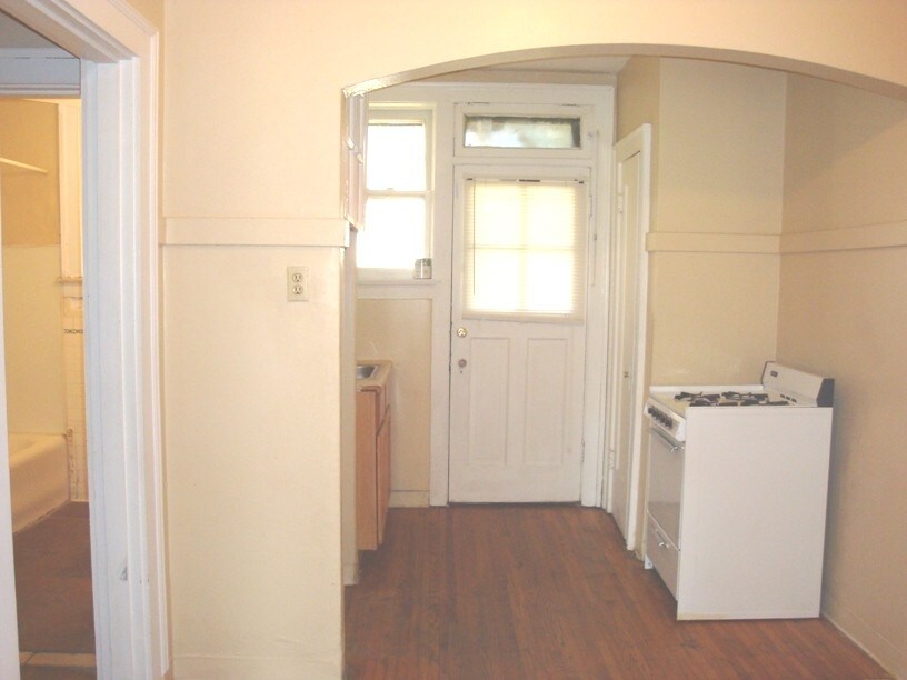Building Photo - 4237 Lawn Ave