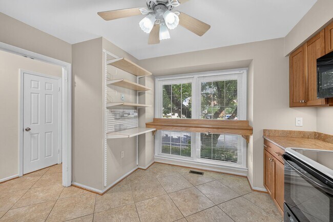 Foto del edificio - 5619 Ridge View Dr
