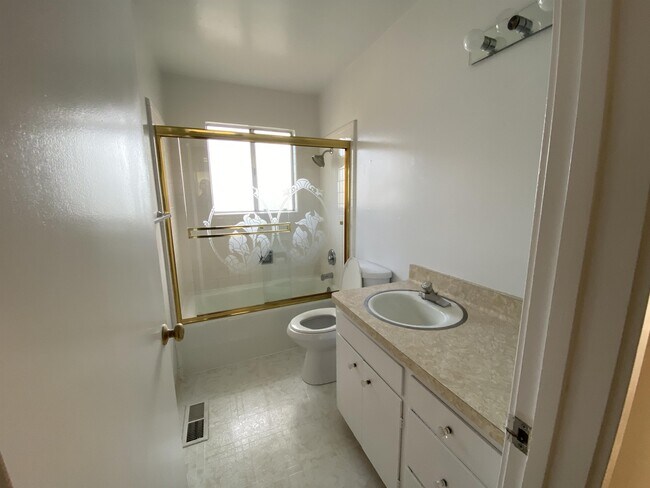 Building Photo - 318 Corte Madera Ave