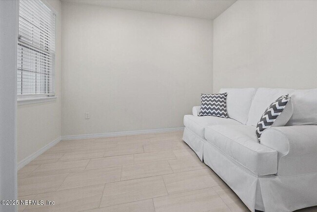 Foto del edificio - 483 Orchard Pass Ave