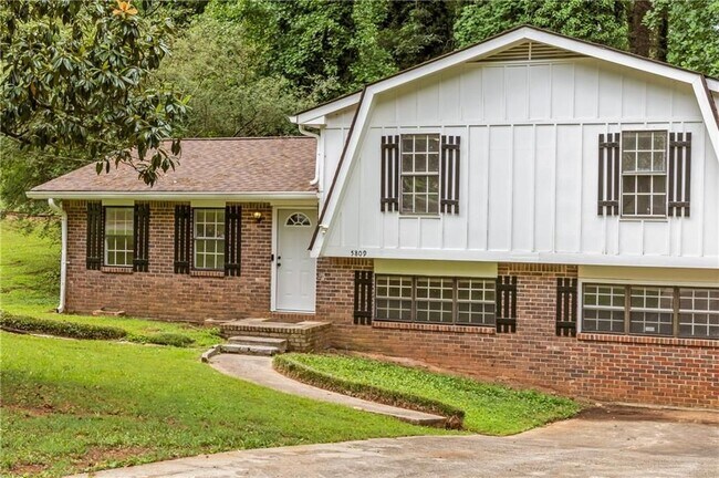 Building Photo - 5809 Oakleaf Way