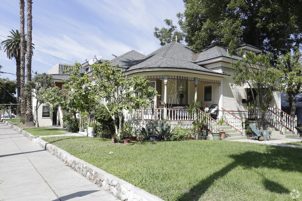 Primary Photo - 1002-1004 N French St