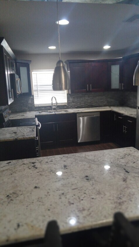 Foto principal - 3713 E Hamilton Ave